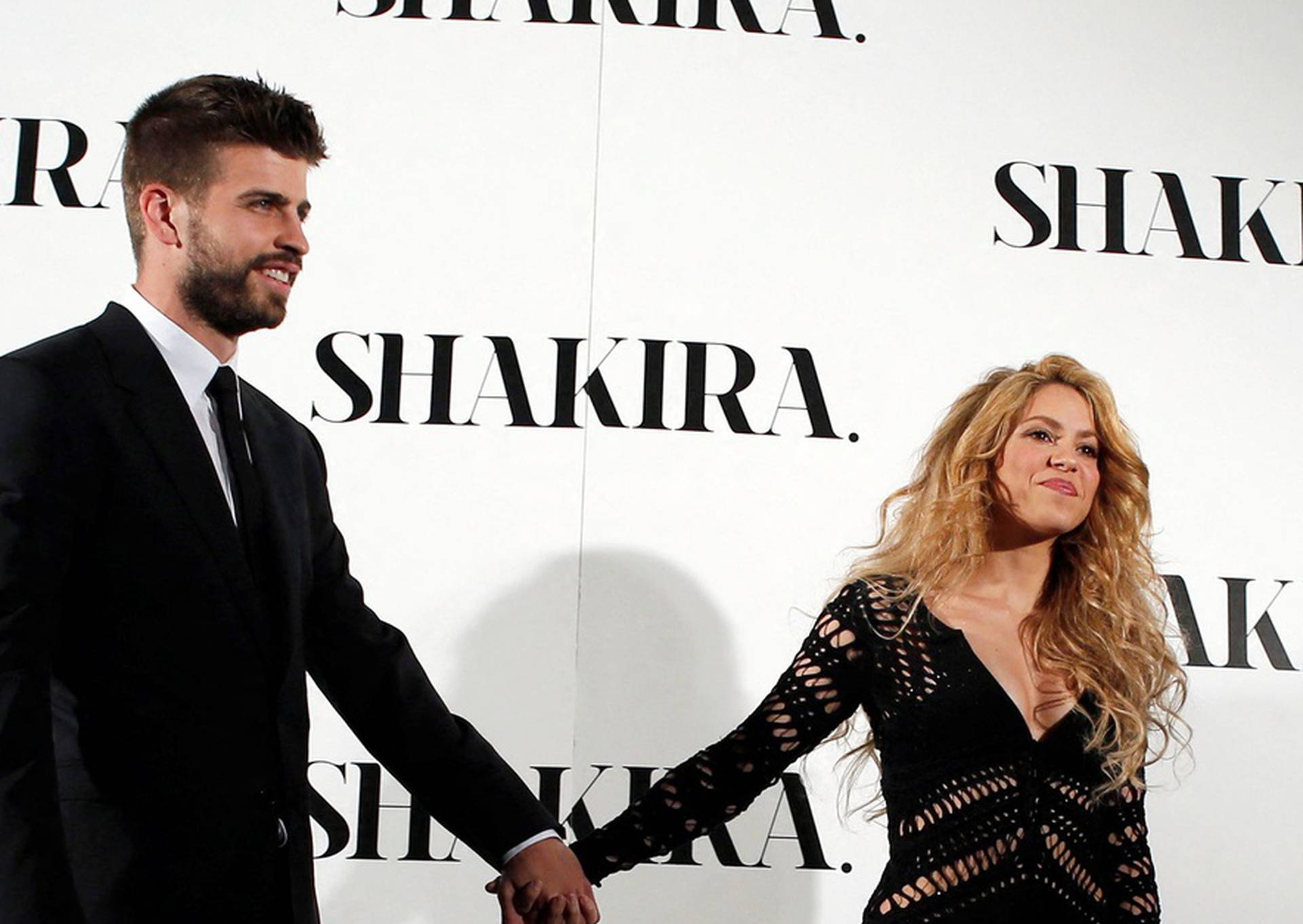 FILE PHOTO: Colombian singer Shakira and Barcelona's soccer player Gerard Pique pose during a photocall presenting her new album "Shakira" in Barcelona