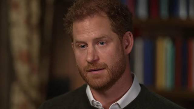 VIDEO Princ Harry u intervjuu 'odbrusio' voditelju, upitao ga zašto se ne odrekne svoje titule