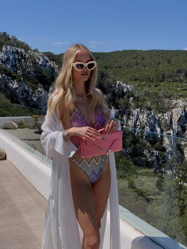 Leonie osvaja internet svojim izgledom, a mnogi njeno zanimanje smatraju površnim