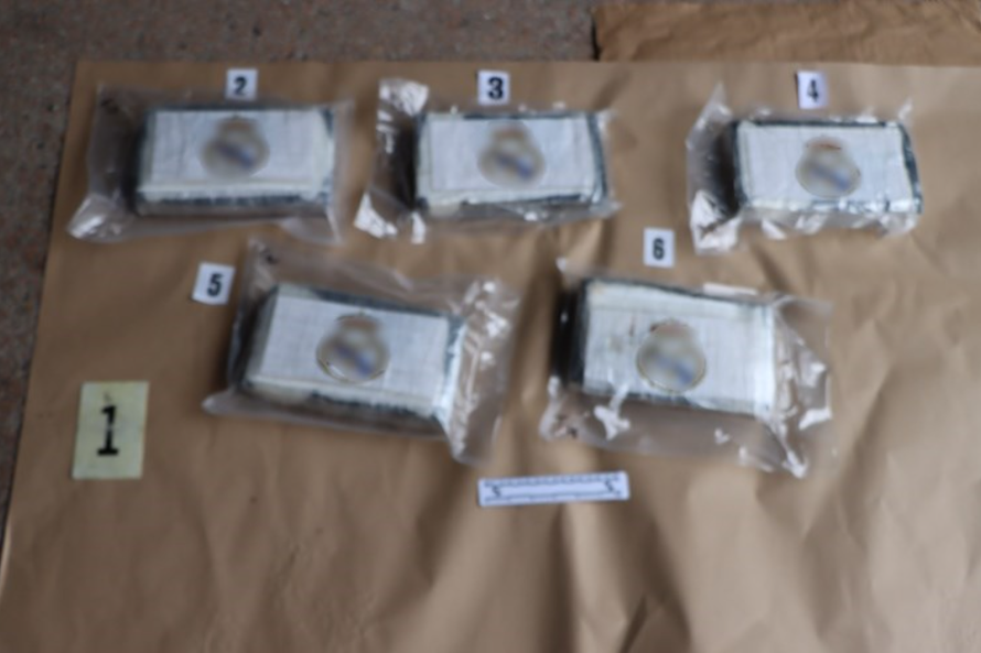 FOTO Diler iz Šibenika 'pao' u Zagrebu: Ispod mjenjača auta skrivao više od 5 kg kokaina!