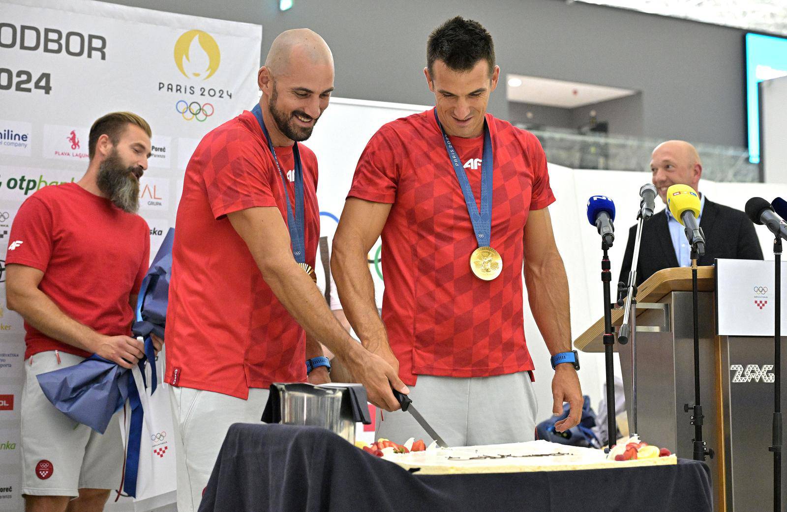 Zagreb: U Zračnoj luci organiziran svečani doček sportaša koji su nastupili na Olimpijskim igrama u Parizu