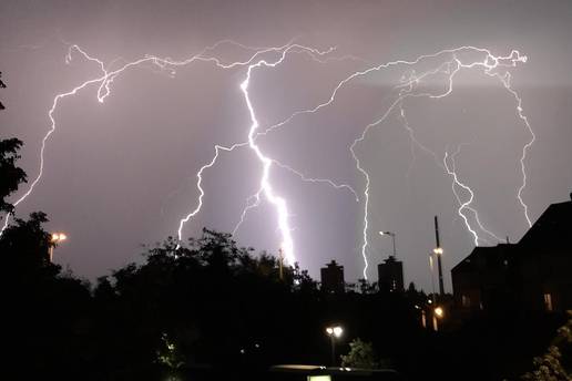 VRIJEME DANAS Upalili alarm za cijelu obalu, mogu&cacute;e nevrijeme