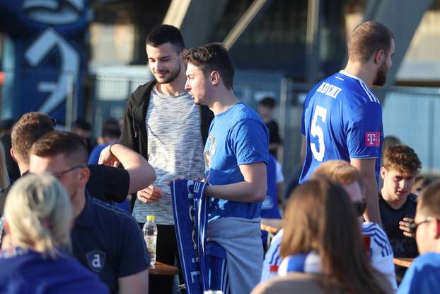 Zagreb: Organizirano gledanje utakmice uz stadion Maksimir između RIjeke i Diname