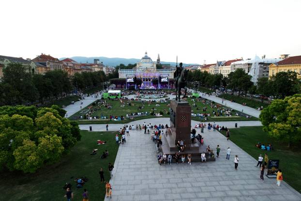 Pogled iz zraka na koncert Zagreb Classic na Trgu kralja Tomislava