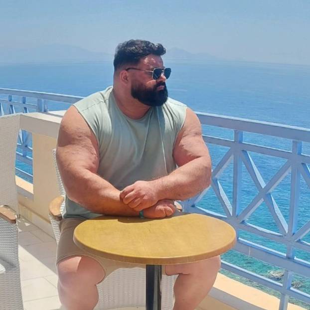 FOTO Sjećate se Ervina iz Big Brothera? Sad ima 175 kg, evo kako se sunča i kupa u Grčkoj