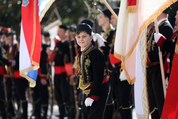 Pula: Mimohod Bokeljske mornarice u Puli