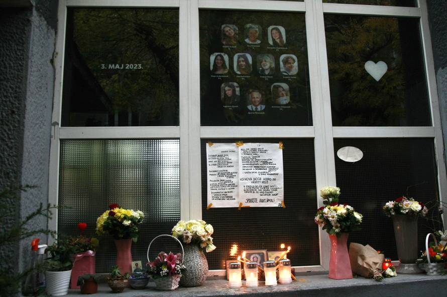 Roditelji djece ubijene u OŠ "Vladislav Ribnikar" prosvjeduju ispred vlade Srbije