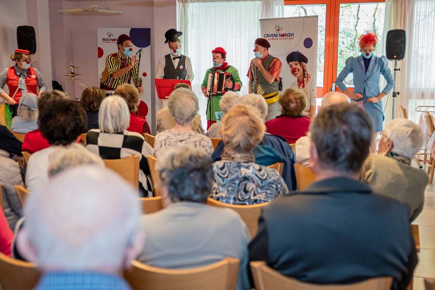 Crveni Nosovi i 150 klaunova iz cijeloga svijeta donijeli veselje u Poreč: 'Ovo je divno iskustvo'