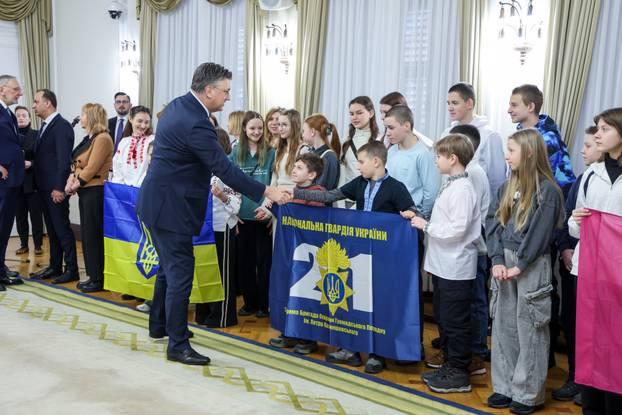 Zagreb: Andrej Plenković primio ukrajinsku djecu koja borave u Hrvatskoj na psihosocijalnoj edukaciji