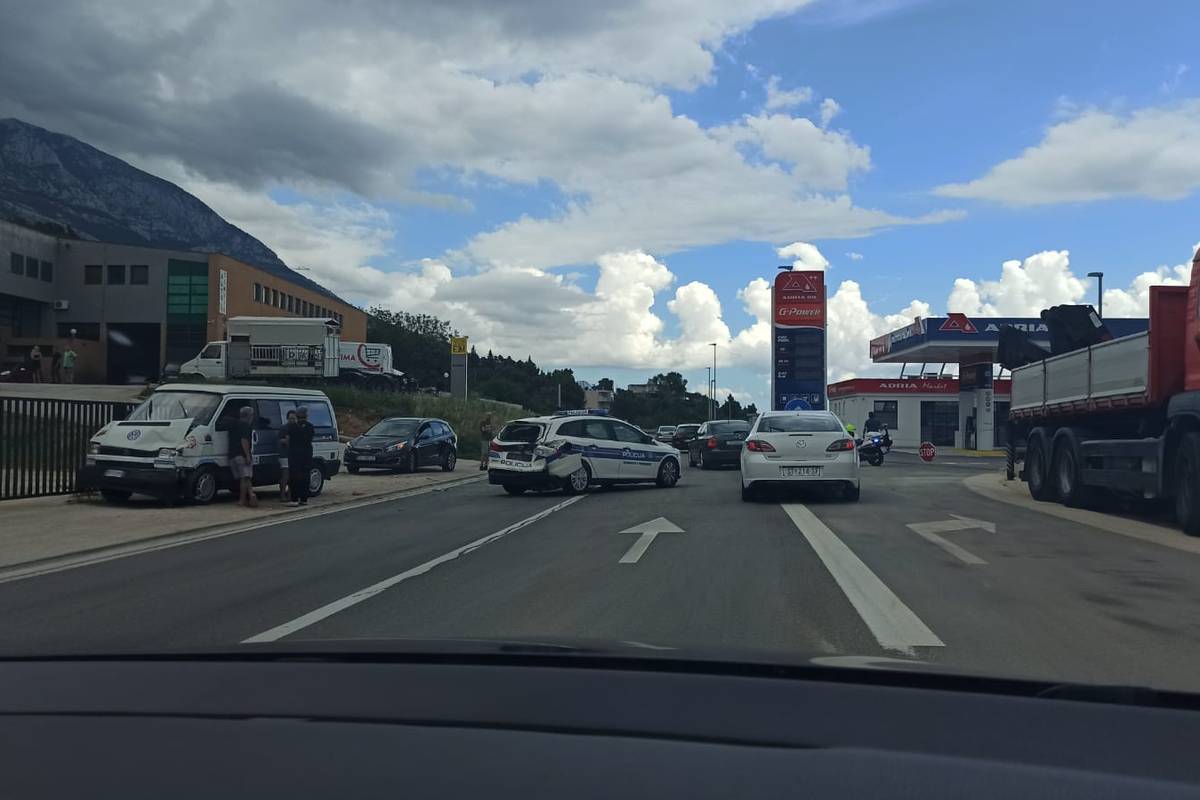 Dva policajca ozlijeđena u sudaru na Jadranskoj magistrali