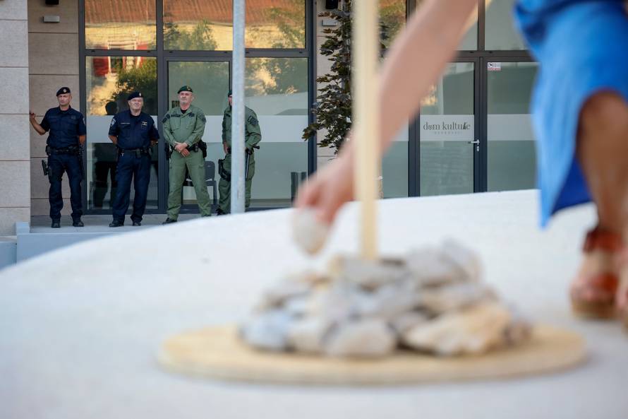 Benkovac: Organizatori benkovačkog festivala "Nosi se" koji je odgođen nakon prosvjeda branitelja održali mirni prosvjed