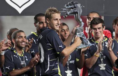Tottenham osvojio Eusebio Cup, vratio se Luka Modrić