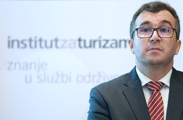 Zagreb: Znanstveno-stru?ni skup „Turizam izme?u znanosti i prakse“