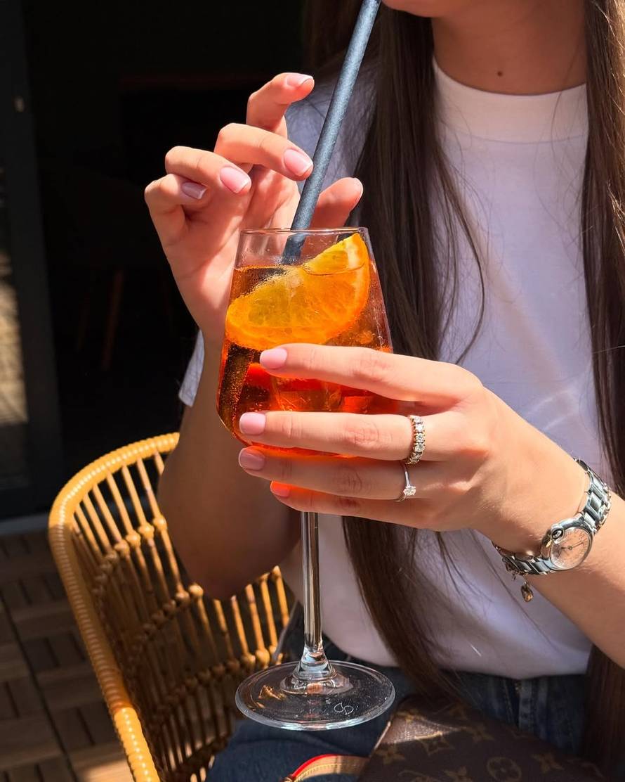 Zaručila se Dikanova kći Lana, pokazala je raskošni prsten...