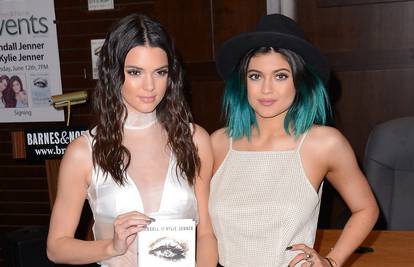 Idu Kiminim stopama: Kendall i Kylie Jenner rade na igrici