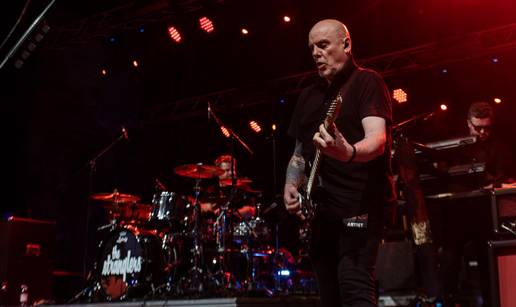 FOTO Stranglersi rasturili u Cave Romane po pljusku! Fanovi bili mokri do ko&zcaron;e, ali odu&scaron;evljeni