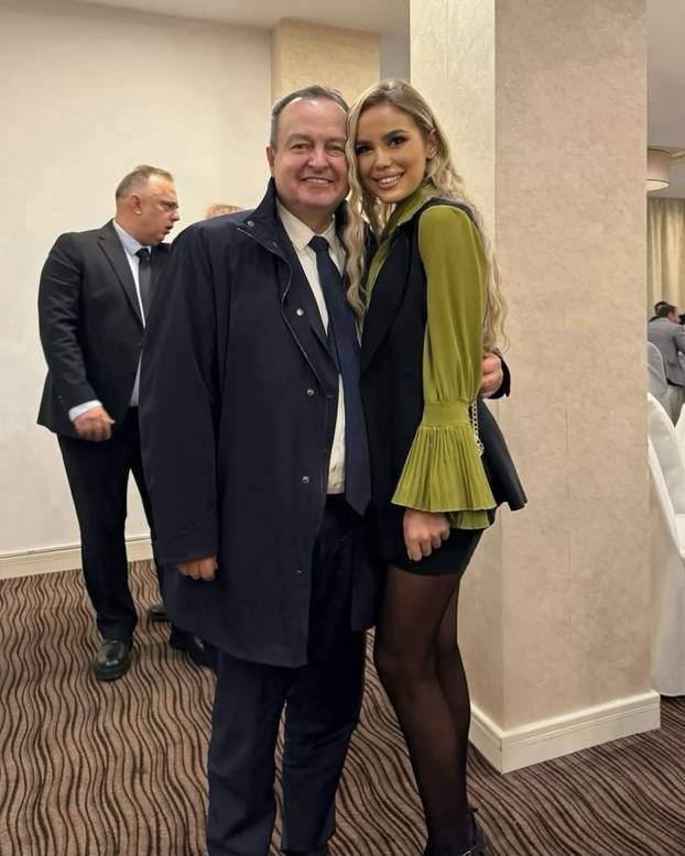 FOTO Obožava Vučića i Putina. Srpska političarka: Ružni bi da se politikom bave samo gabori!'