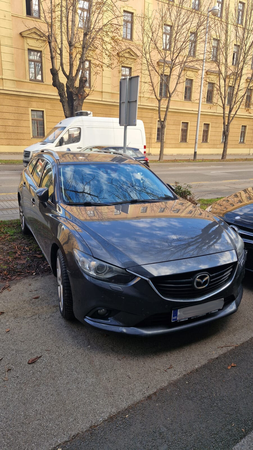 Tu se ne može parkirati, ali on je iz Možemo: 'Ma teško je naći mjesto, žao mi je. Žurio sam se'