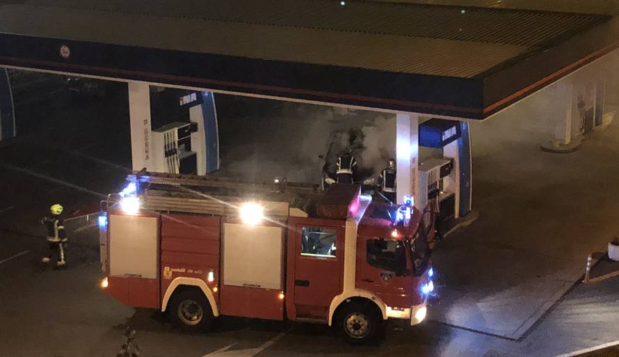Planuo je auto na benzinskoj u Zagrebu: 'Svi su se razbježali'