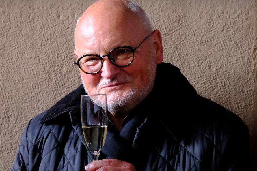 Zagreb: Zlatko Mateša s prijateljima u kafiću