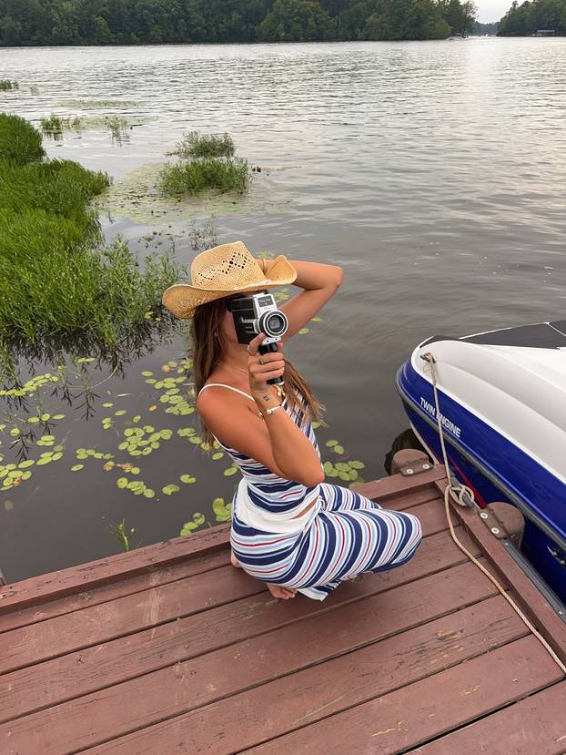 FOTO Ashlee ne prestaje privlačiti poglede: Radi za hit brend bikinija i pokazuje obline