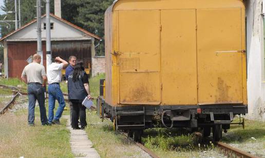 Pružno vozilo naletjelo na radnika dok je kosio travu