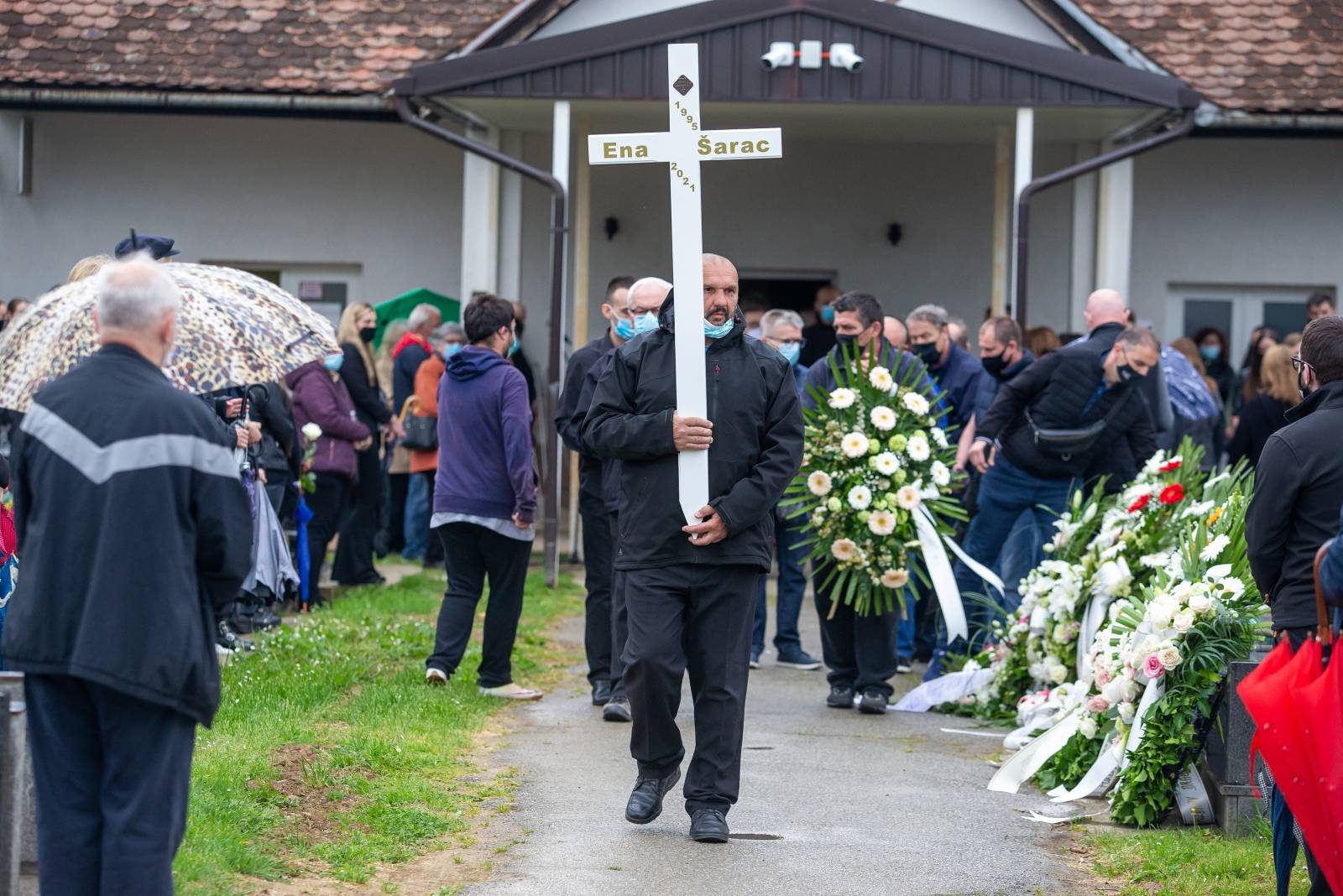 Osijek: Na groblju Retfala sahranjena je Ena Šarac