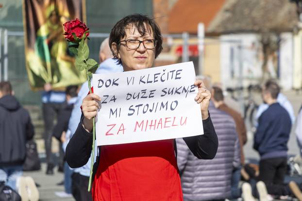 Osijek: Molitelji i protuprosvjednici okupili se ispred konkatedrale