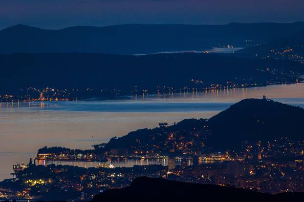 Pogled na zalazak sunca i Split