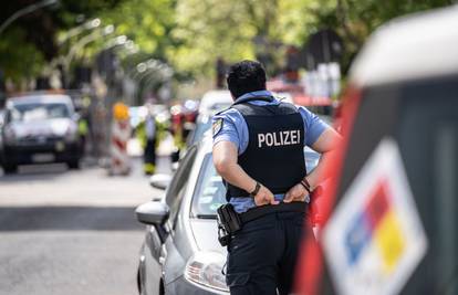 Policija u Njemačkoj upozorila građane: 'Vidite li ovu tekućinu pred vratima, ne dirajte je!'