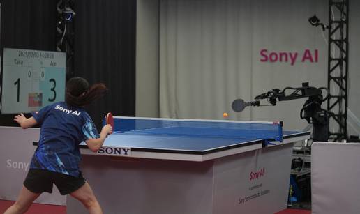 VIDEO Ping-pong robot po&ccaron;eo je pobje&dstrok;ivati profesionalce! Evo  ga u akciji, ve&cacute;ina nema &scaron;anse