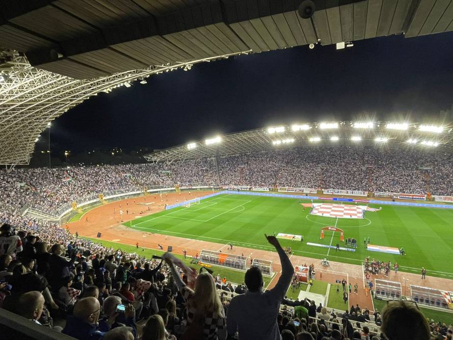 Torcida se vratila na utakmice reprezentacije! Jedina nije digla šalove, ali je povela pjesmu...