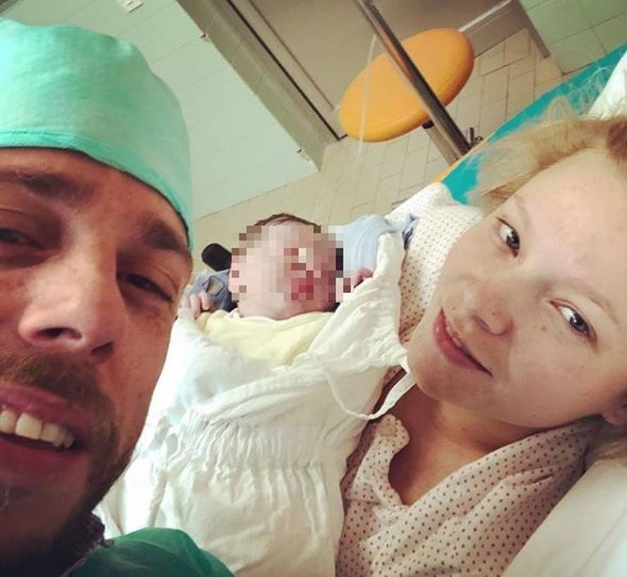 Svizac postao tata: Proširena obitelj odmah 'opalila' selfie