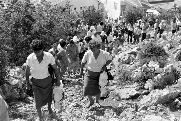 Brojni vjernici na obilježavanju 10. godišnjice ukazanja u Međurgorju, 25.6.1991.