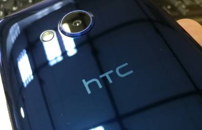 HTC radi telefon kojeg ćete morati stiskati da bi radio