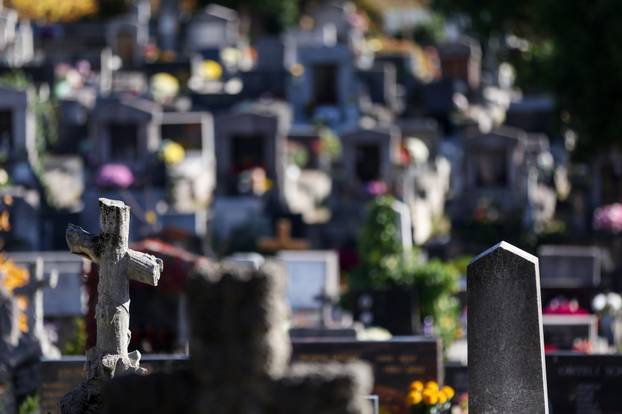 Zagreb: Svi sveti groblja poznatih osoba