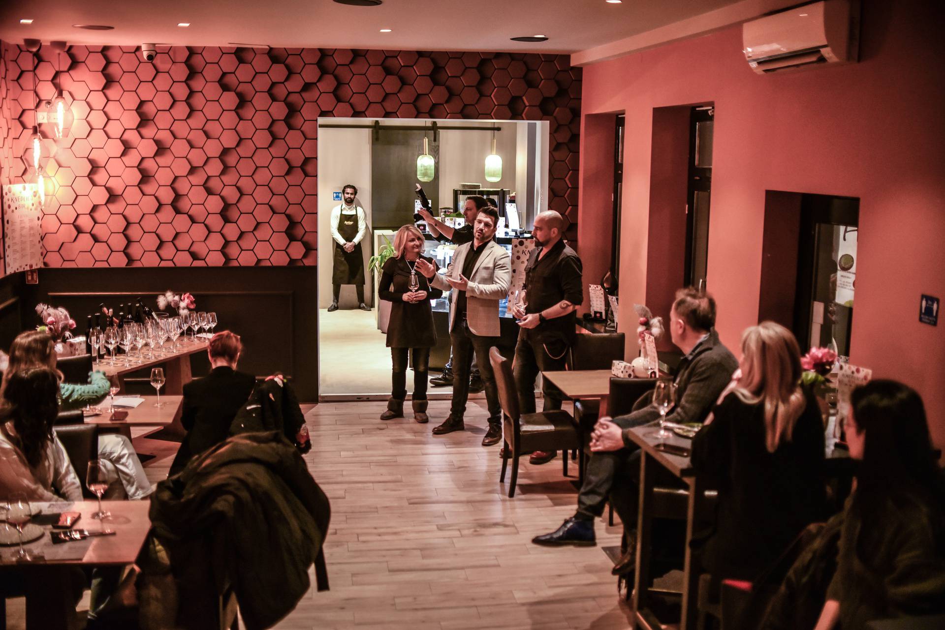 U zagrebačkom Bistro & caffe baru Ambar predstavljen slasni projekt KnedlicaDA BAR!