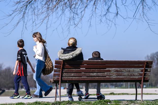 Zagreb: Proljetne temperature na Bundeku 