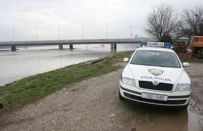 Policija još traži ženu koja je skočila s mosta u Savu
