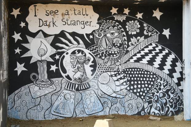 Bjelovar: Murali na pročelju sportske dvorane Srednje škole