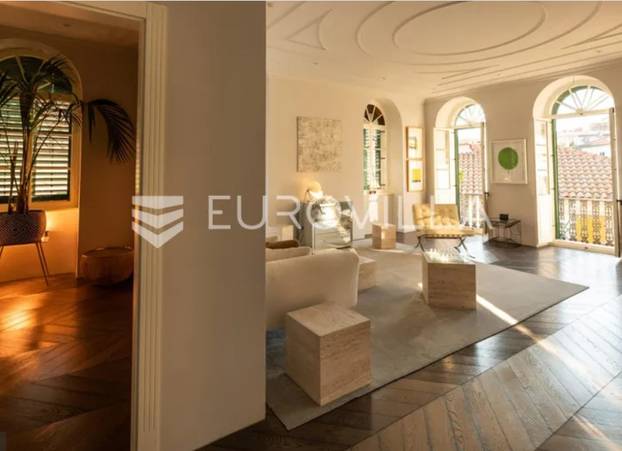 FOTO Prodaje se luksuzni stan u šibenskoj palači: Cijena mu je 700.000 eura, ima 90 kvadrata