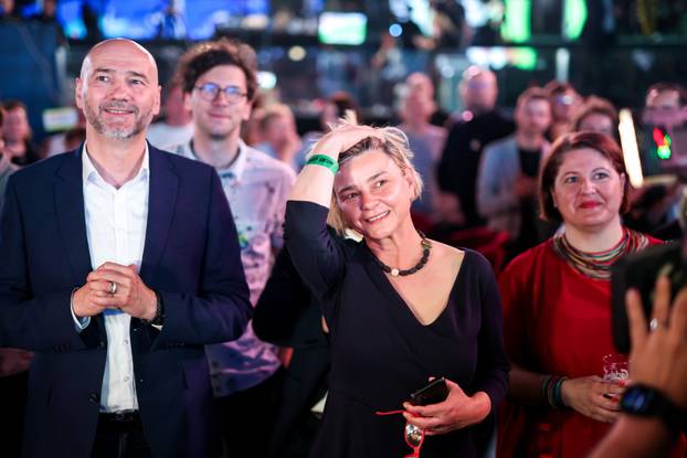 Zagreb: Oduševljenje u stožeru stranke Možemo! i SDP-a nakon prvih rezultata