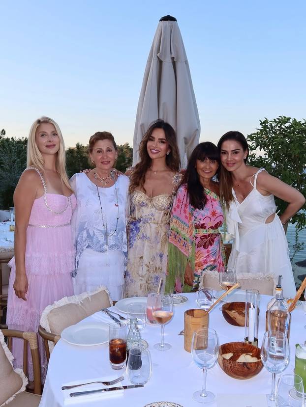 FOTO Severina produžila ljeto u Bodrumu: 'Najljepša žena!'