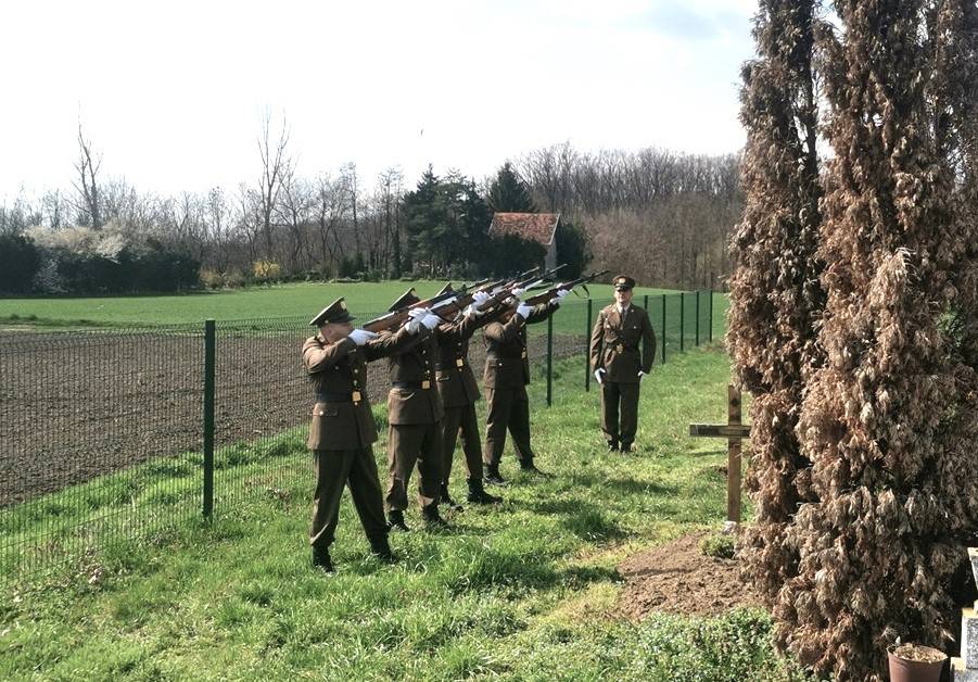 Bakljadom i plotunom ispraćen Sikirica, najstariji Ultras Cibalije