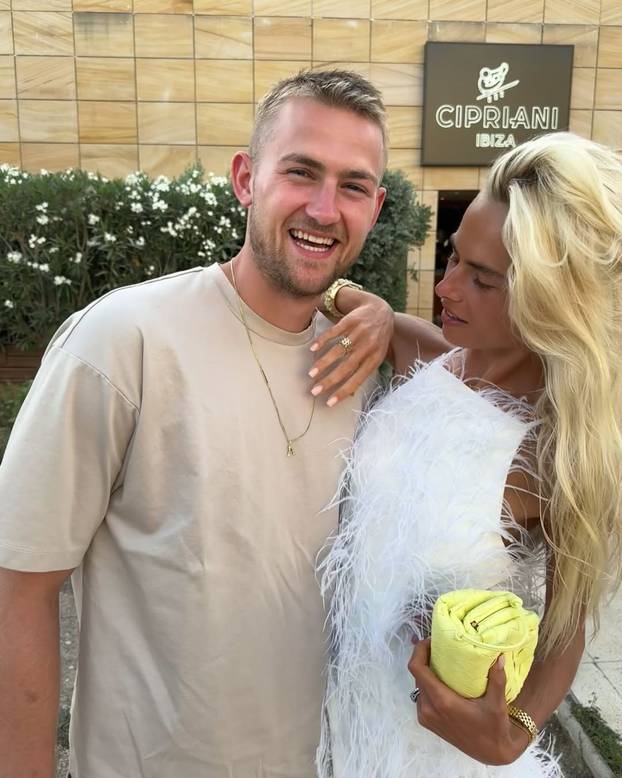 FOTO Slavni nogometaš ostavio suprugu zbog čudnih sklonosti