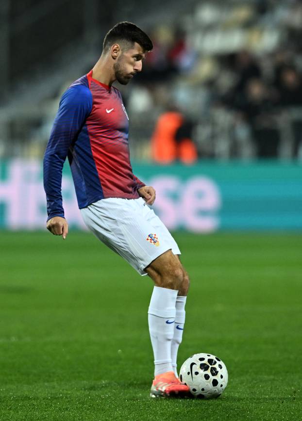 Rijeka: Zagrijavanje nogometaša uoči početka utakmice između Hrvatske i Farskih otoka u kvalifikacijama za FIFA Svjetsko prvenstvo