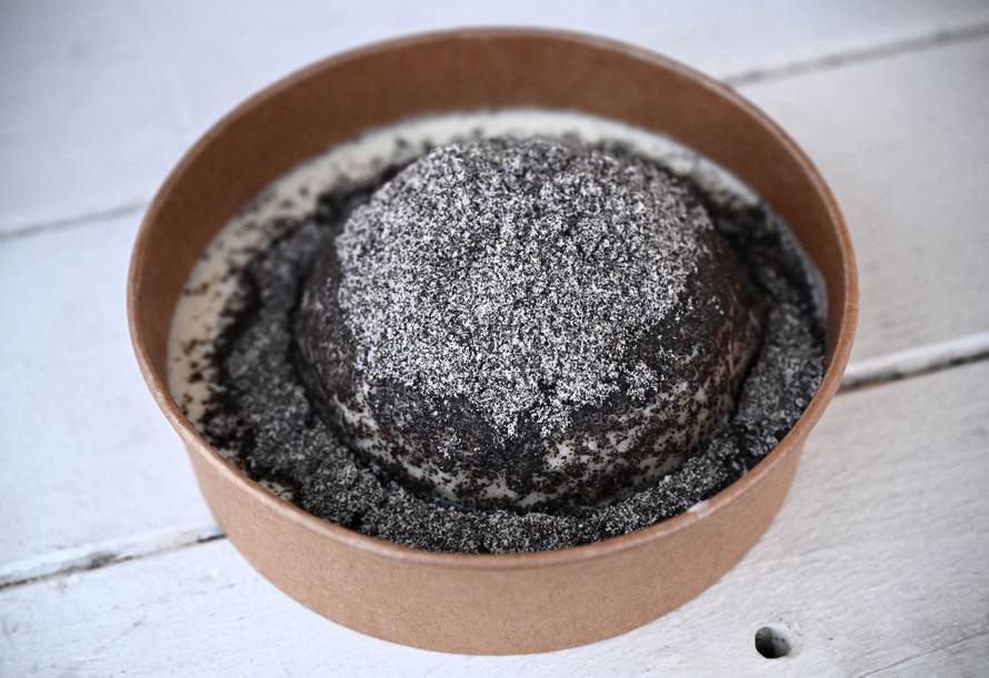 Veliki gastro vodič po Adventu u Zagrebu: Evo gdje pojesti dobre fritule i kobasice i za koji novac