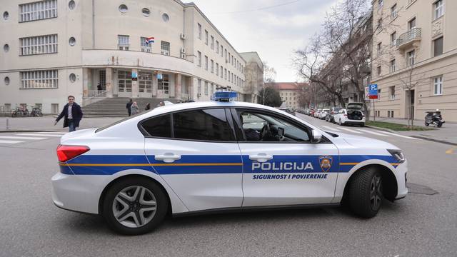 Zagreb: Konferencija za medije nakon incidenta u Klasičnoj gimnaziji u Križanićevoj ulici 