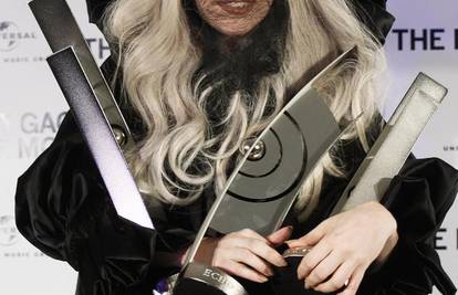 'Vještica' Lady GaGa jedva se uspjela popeti na binu 