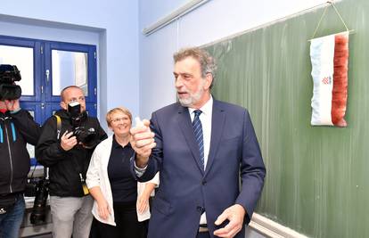 Fuchs: Fasciniran sam uspjesima učenika u centrima izvrsnosti